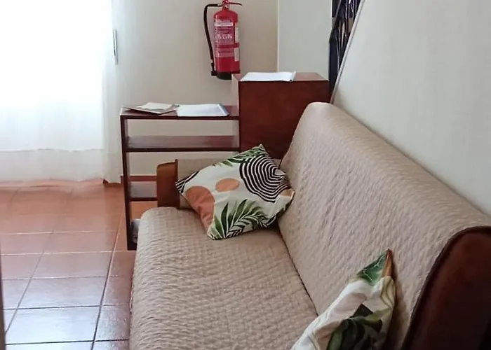 Caminho Da Moradia. Escalos de Cima