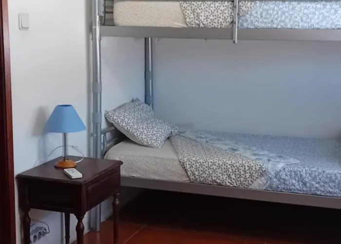 別荘 Caminho Da Moradia. Escalos de Cima